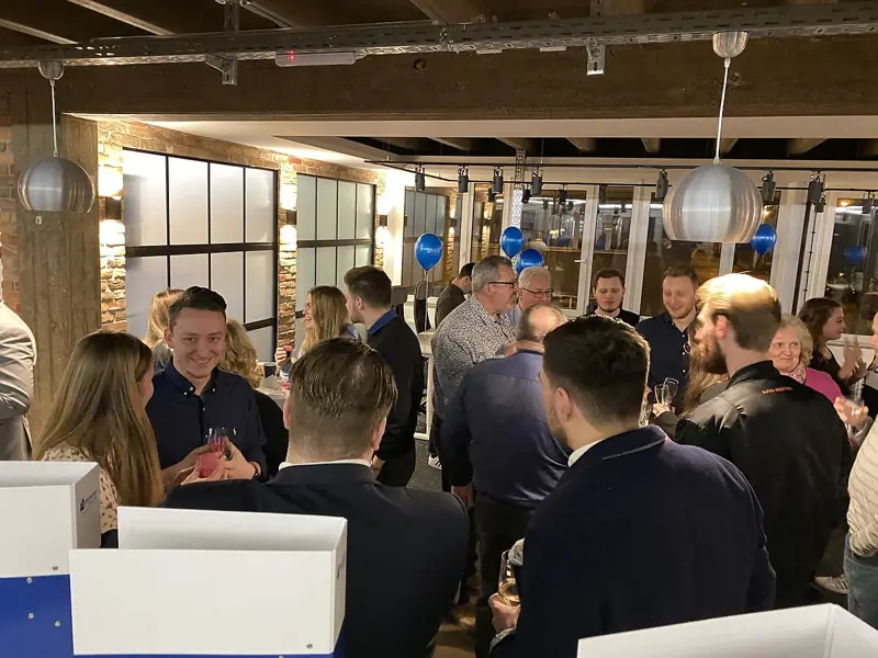 Gäste im Loft-Büro