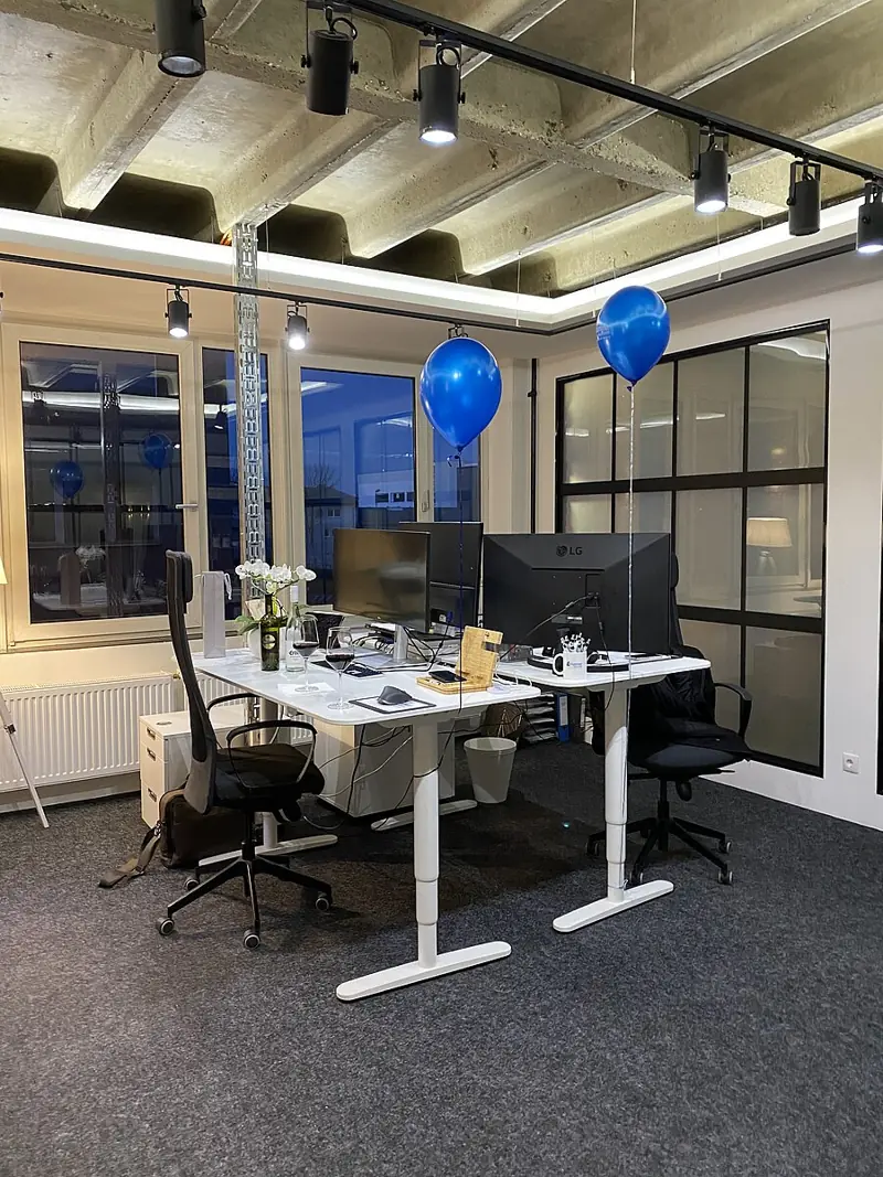 Helle Arbeitsplätze im Loft